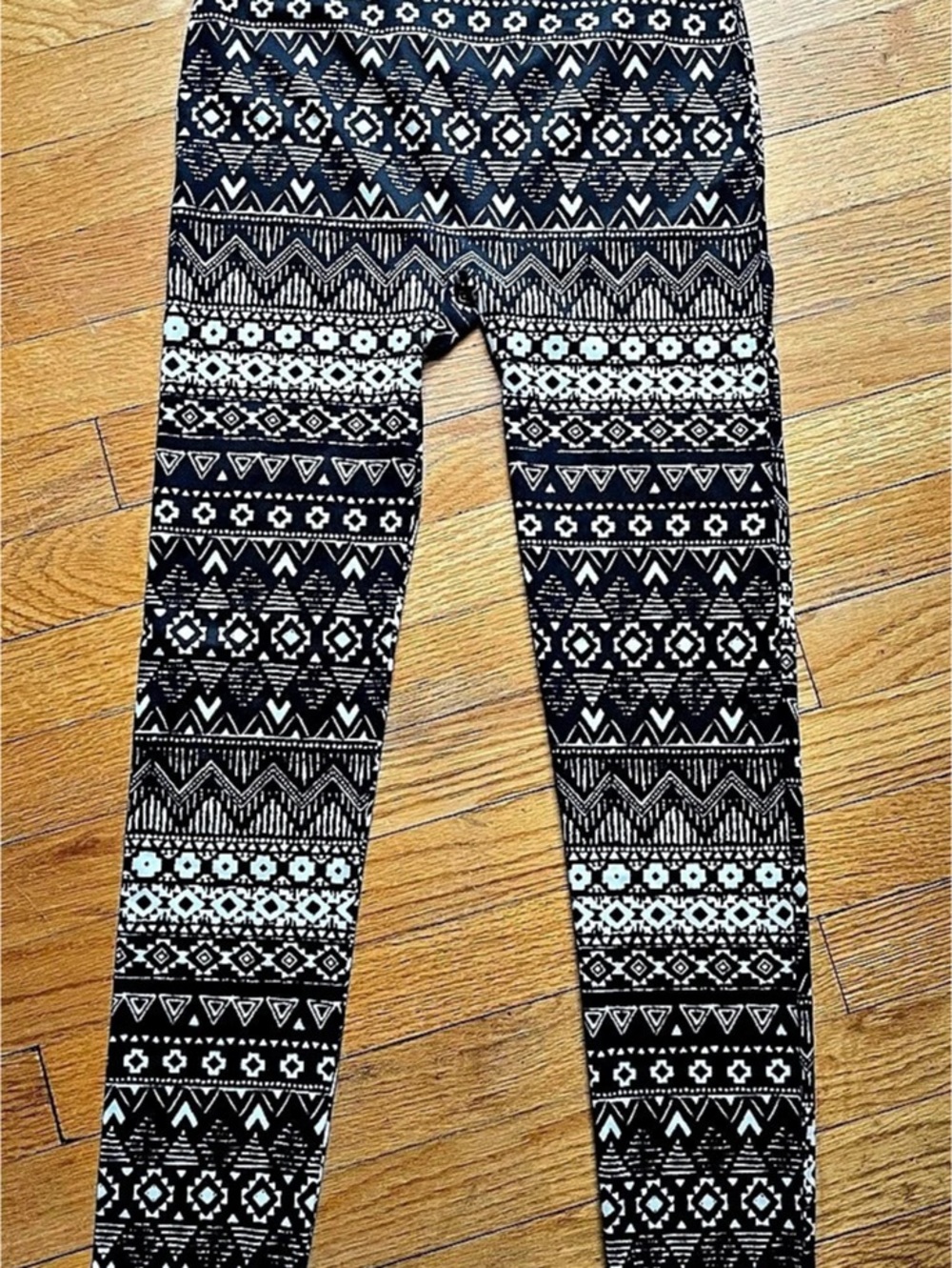 No Boundaries Geometric Leggings in Black & White Size Medium